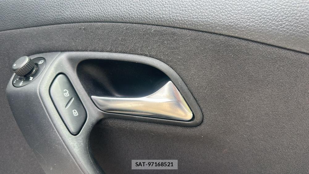 VolksWagen POLO 2013-04 6773411-19
