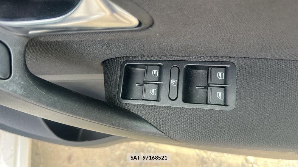VolksWagen POLO 2013-04 6773411-20