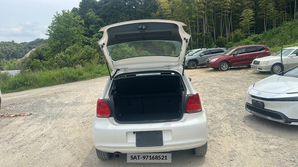 VolksWagen POLO 2013-04 6773411-23
