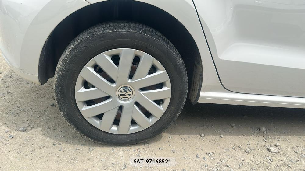 VolksWagen POLO 2013-04 6773411-24