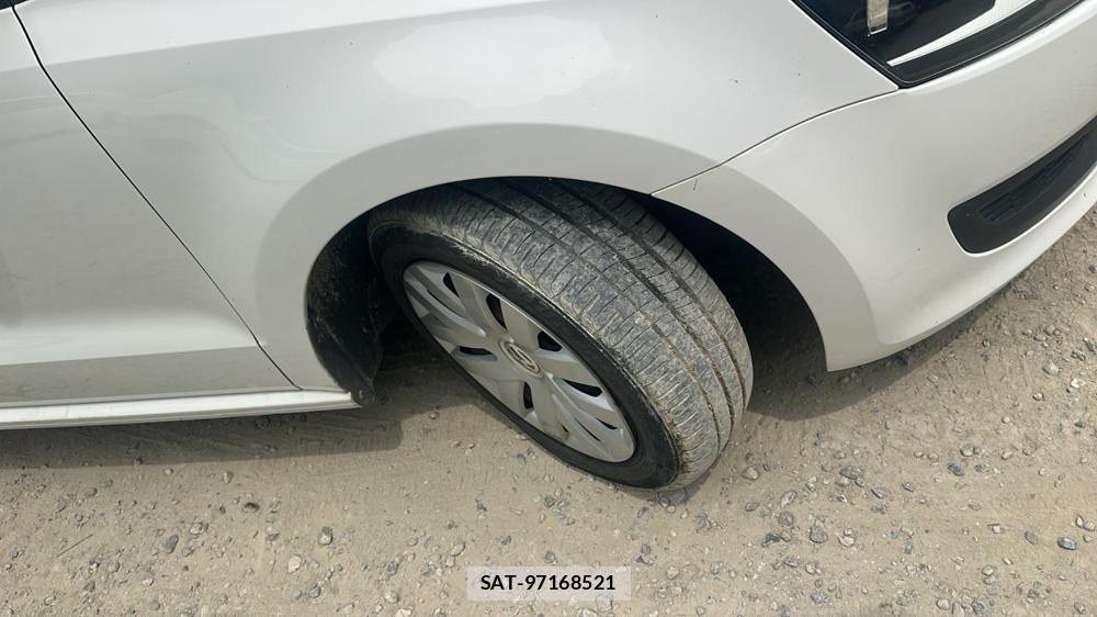 VolksWagen POLO 2013-04 6773411-28