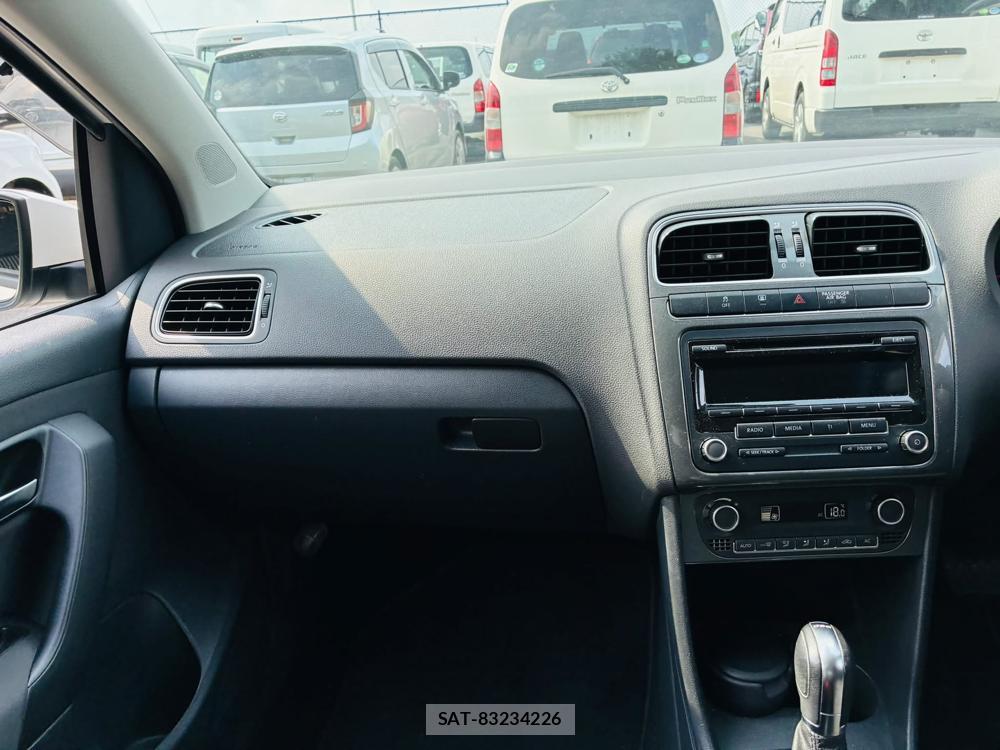 VolksWagen POLO 2013-09 7491203-17