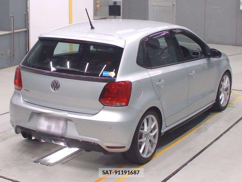 VolksWagen POLO 2012-04 7610977-1