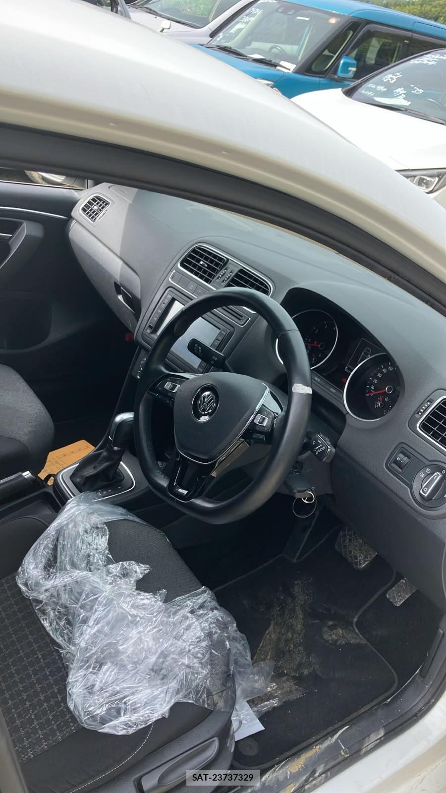 VolksWagen POLO 2014-12 7383196-11
