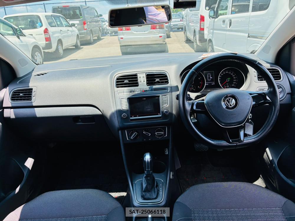 VolksWagen POLO 2015-03 7892152-12