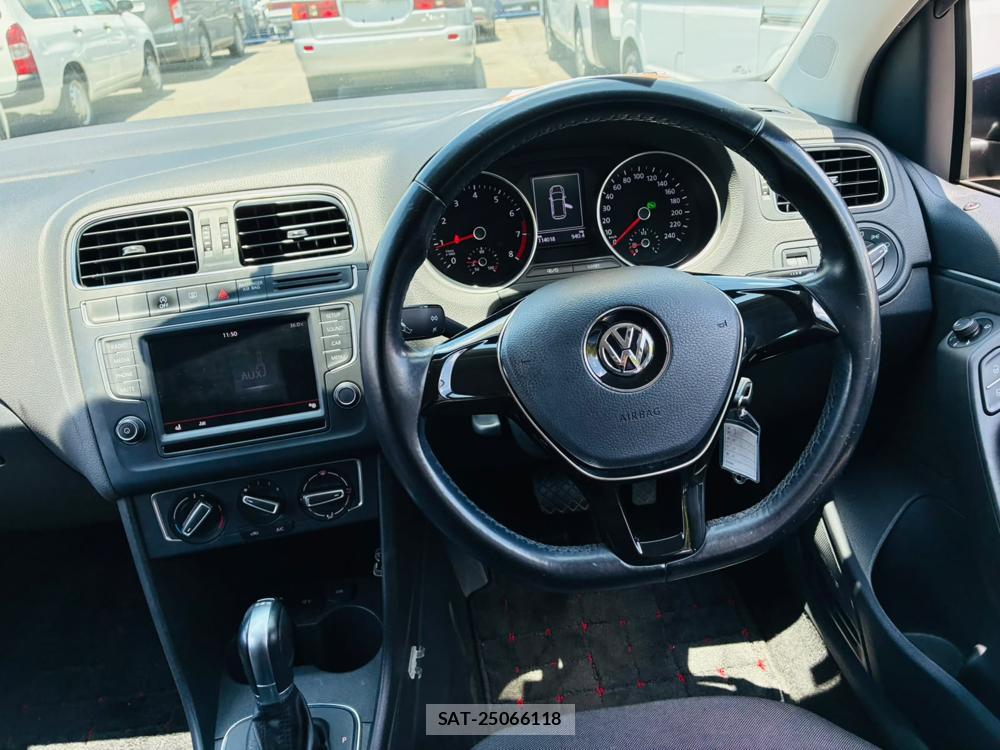 VolksWagen POLO 2015-03 7892152-13