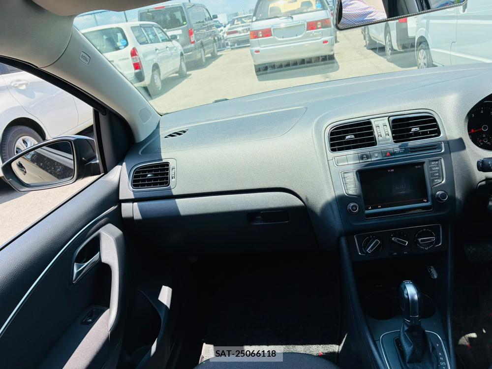 VolksWagen POLO 2015-03 7892152-17
