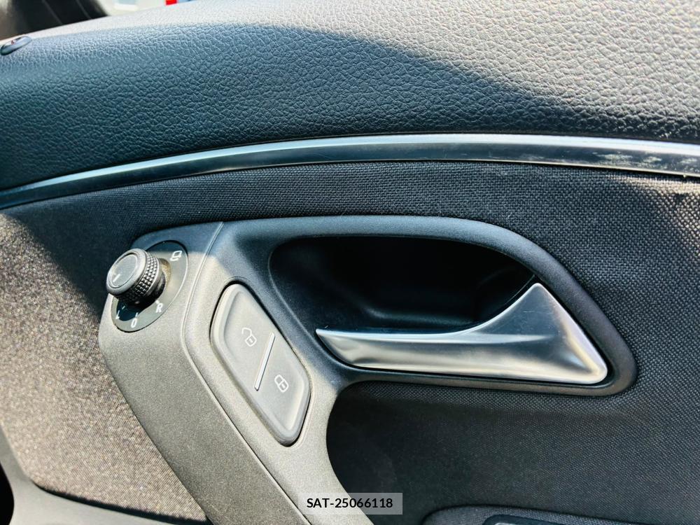 VolksWagen POLO 2015-03 7892152-20
