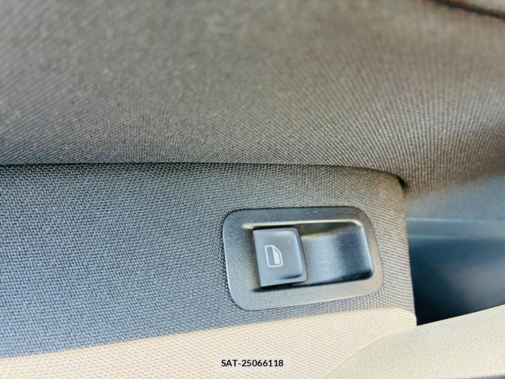 VolksWagen POLO 2015-03 7892152-23