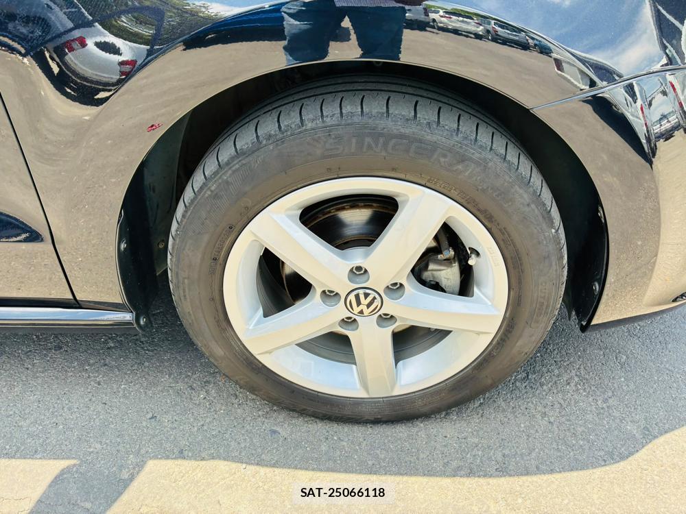 VolksWagen POLO 2015-03 7892152-28