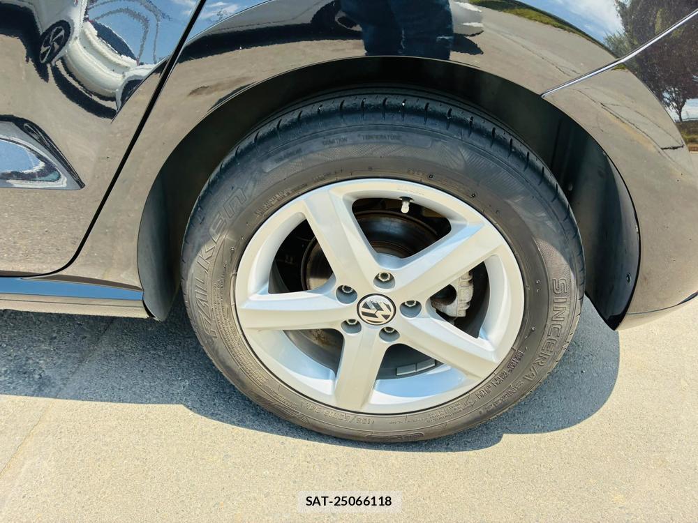 VolksWagen POLO 2015-03 7892152-30