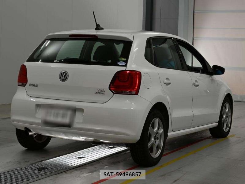 VolksWagen POLO 2013-07 8029560-1