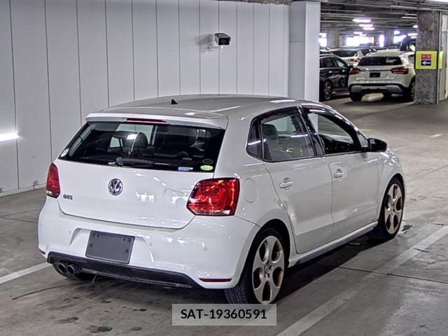 VolksWagen POLO 2011-08 8053143-1