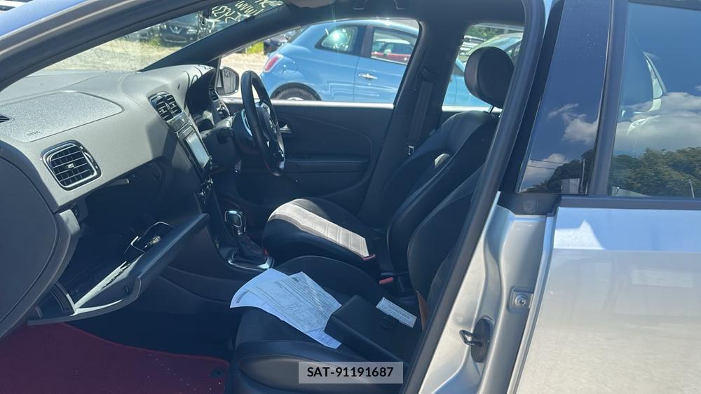 VolksWagen POLO 2012-04 7610977-10