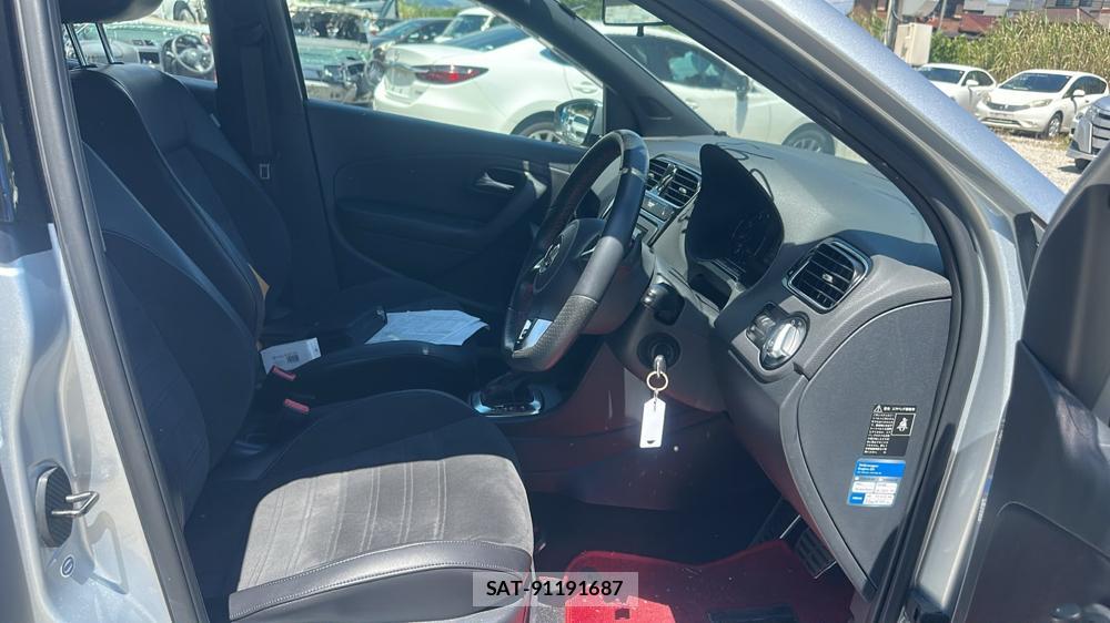 VolksWagen POLO 2012-04 7610977-11