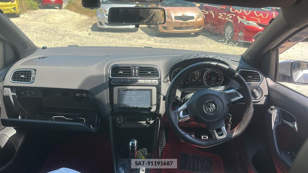 VolksWagen POLO 2012-04 7610977-12