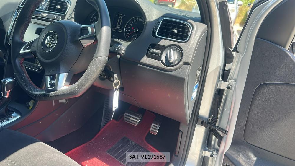 VolksWagen POLO 2012-04 7610977-15