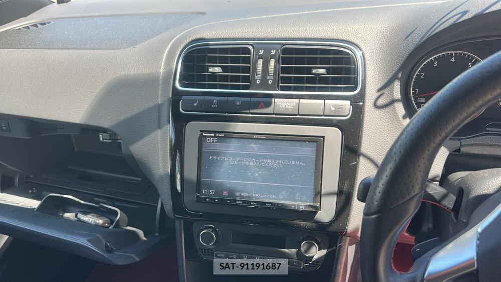 VolksWagen POLO 2012-04 7610977-17