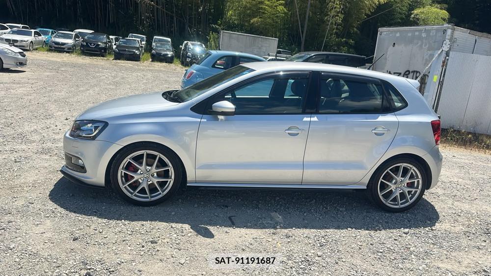 VolksWagen POLO 2012-04 7610977-1