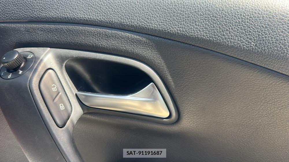VolksWagen POLO 2012-04 7610977-19