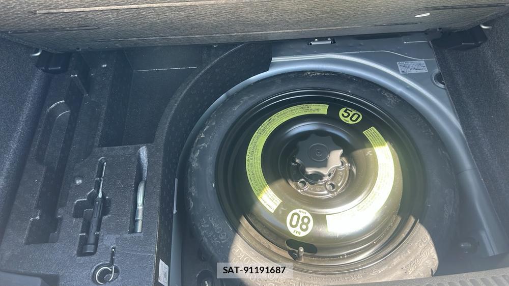 VolksWagen POLO 2012-04 7610977-21