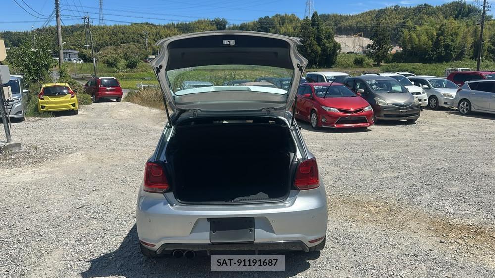 VolksWagen POLO 2012-04 7610977-23
