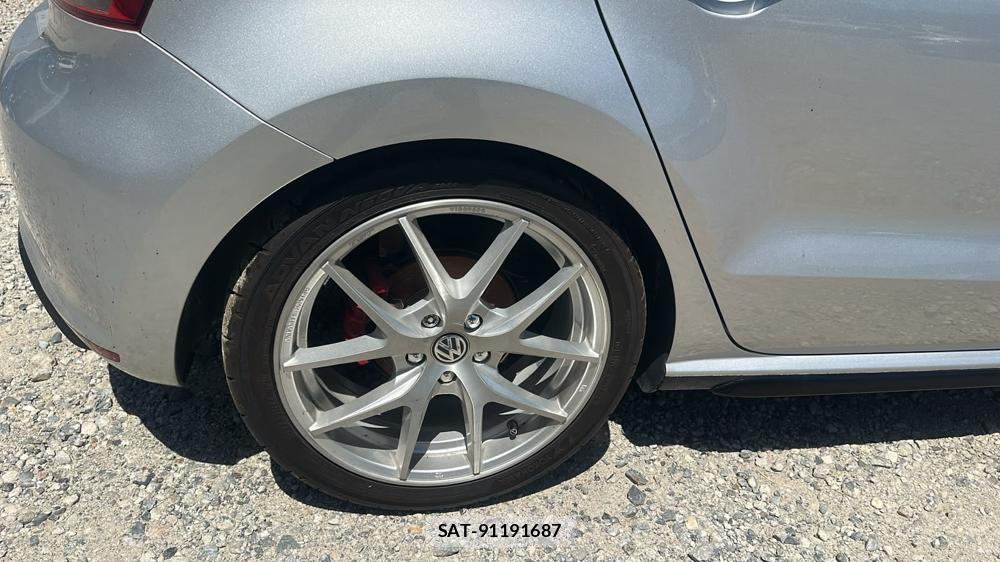 VolksWagen POLO 2012-04 7610977-24