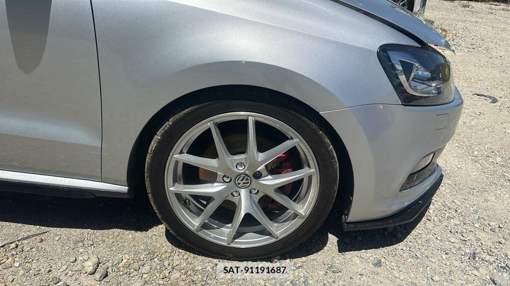 VolksWagen POLO 2012-04 7610977-25