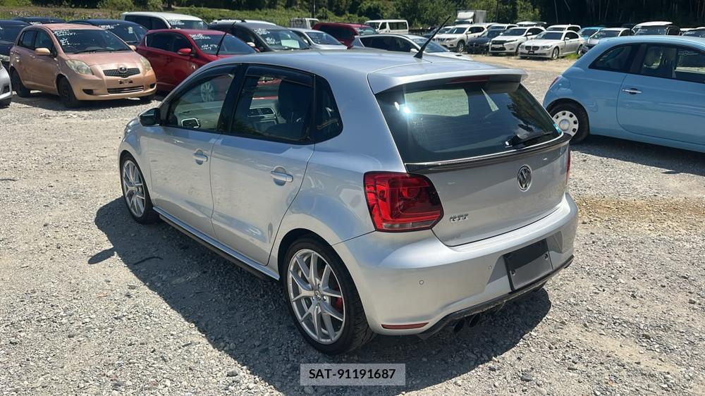 VolksWagen POLO 2012-04 7610977-2