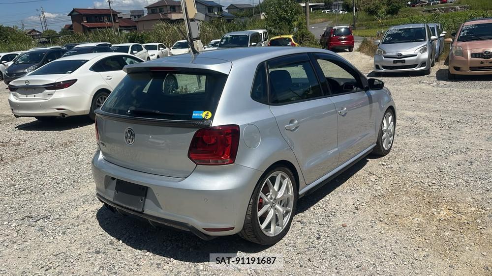 VolksWagen POLO 2012-04 7610977-4