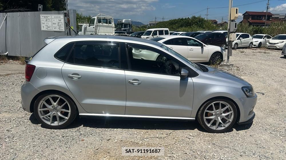 VolksWagen POLO 2012-04 7610977-5