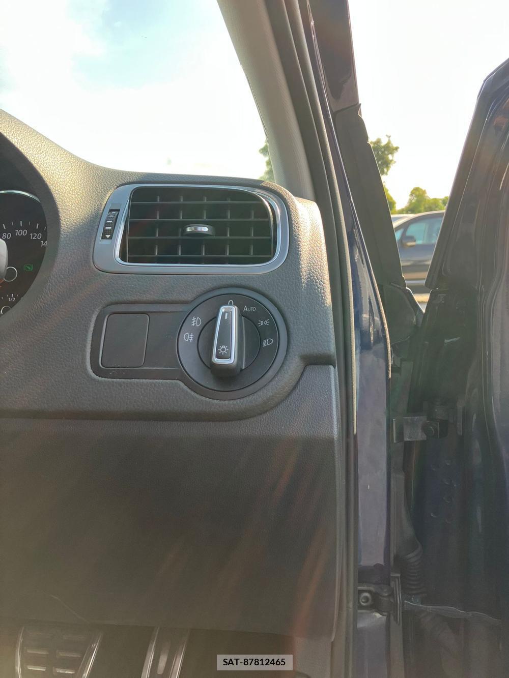 VolksWagen POLO 2016-08 1243857-21