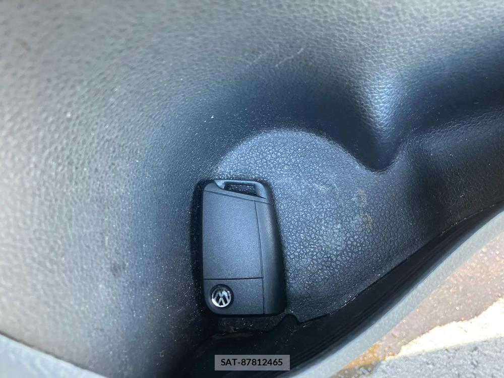 VolksWagen POLO 2016-08 1243857-24