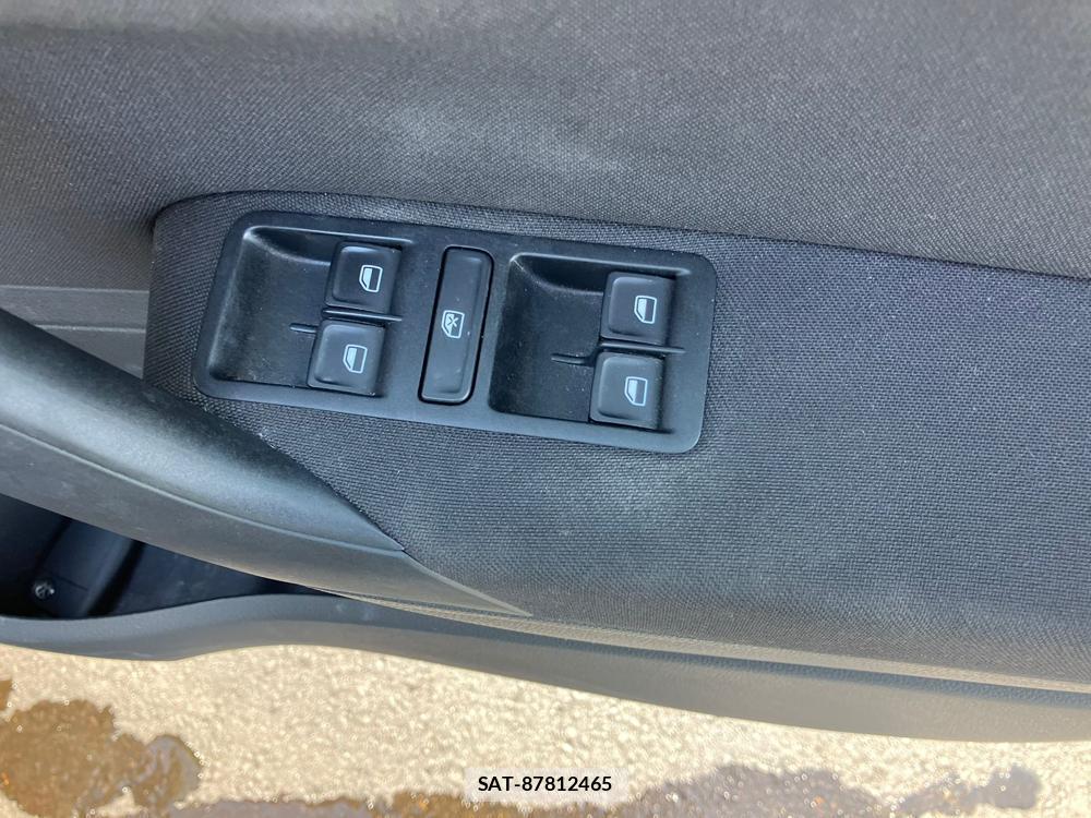 VolksWagen POLO 2016-08 1243857-25