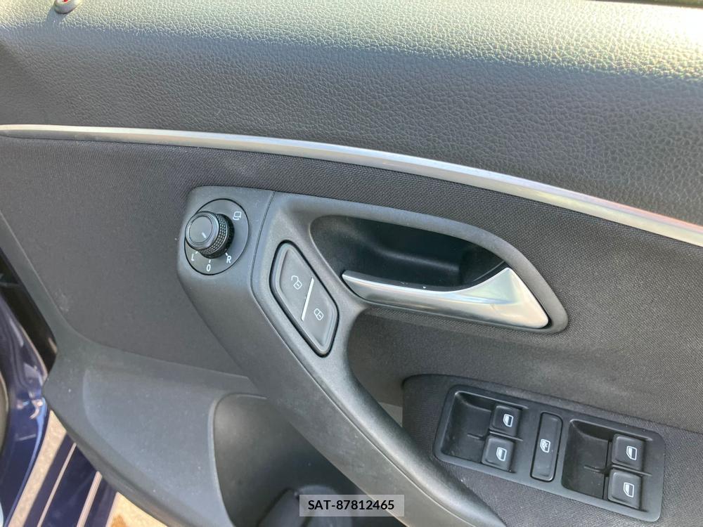 VolksWagen POLO 2016-08 1243857-26