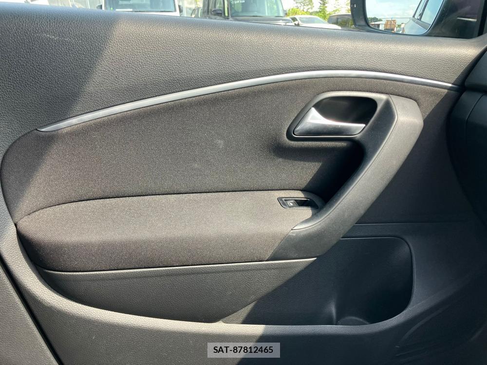 VolksWagen POLO 2016-08 1243857-27