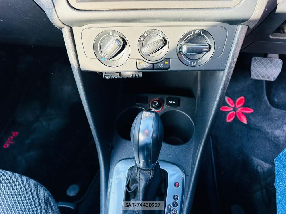 VolksWagen POLO 2013 6787618-19
