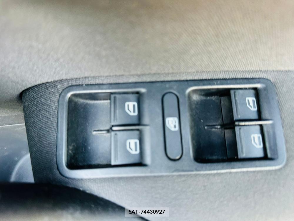 VolksWagen POLO 2013 6787618-21
