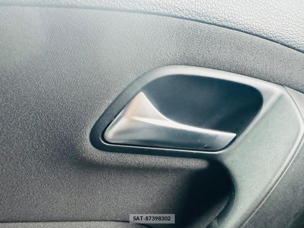 VolksWagen POLO 2013 6787620-21