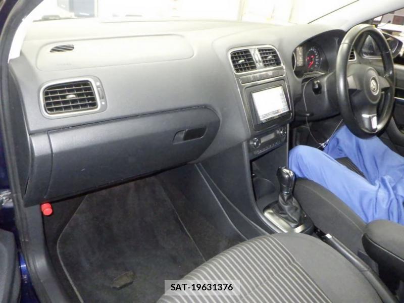 VolksWagen POLO 2012-09 7227988-4