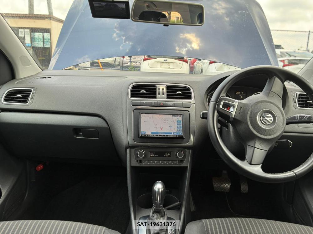 VolksWagen POLO 2012-09 7227988-12