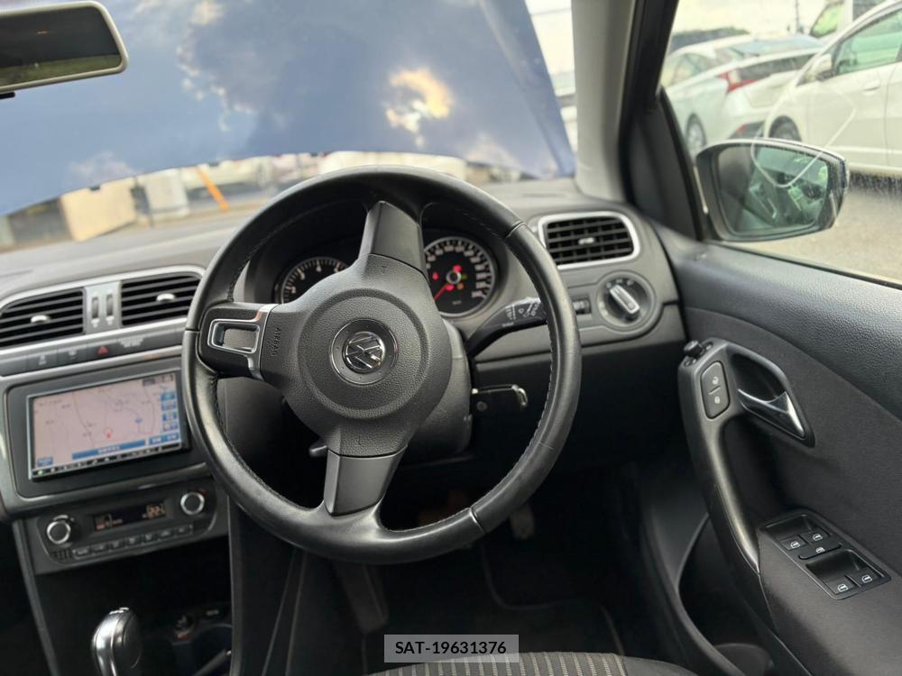 VolksWagen POLO 2012-09 7227988-13