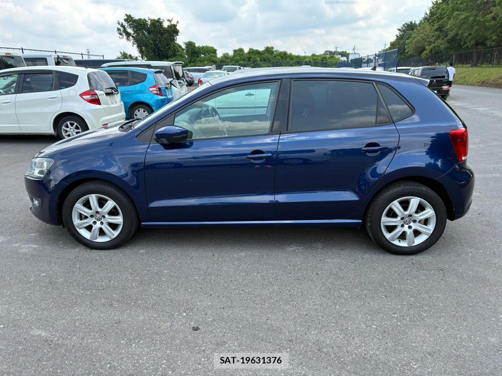 VolksWagen POLO 2012-09 7227988-1