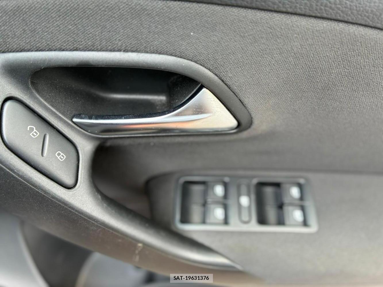 VolksWagen POLO 2012-09 7227988-22