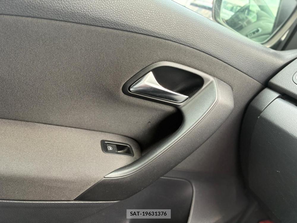 VolksWagen POLO 2012-09 7227988-23
