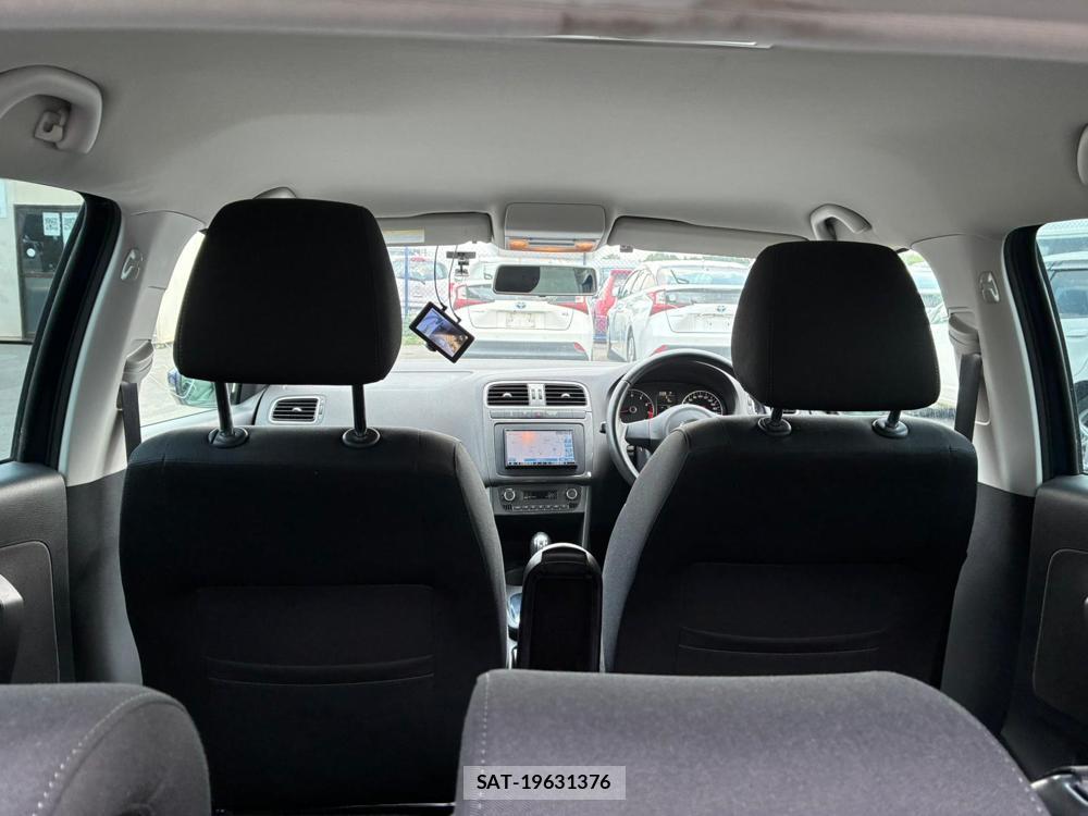 VolksWagen POLO 2012-09 7227988-25