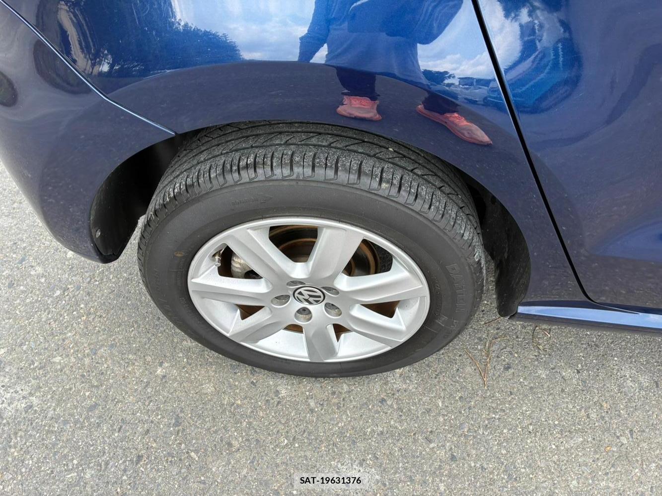 VolksWagen POLO 2012-09 7227988-28