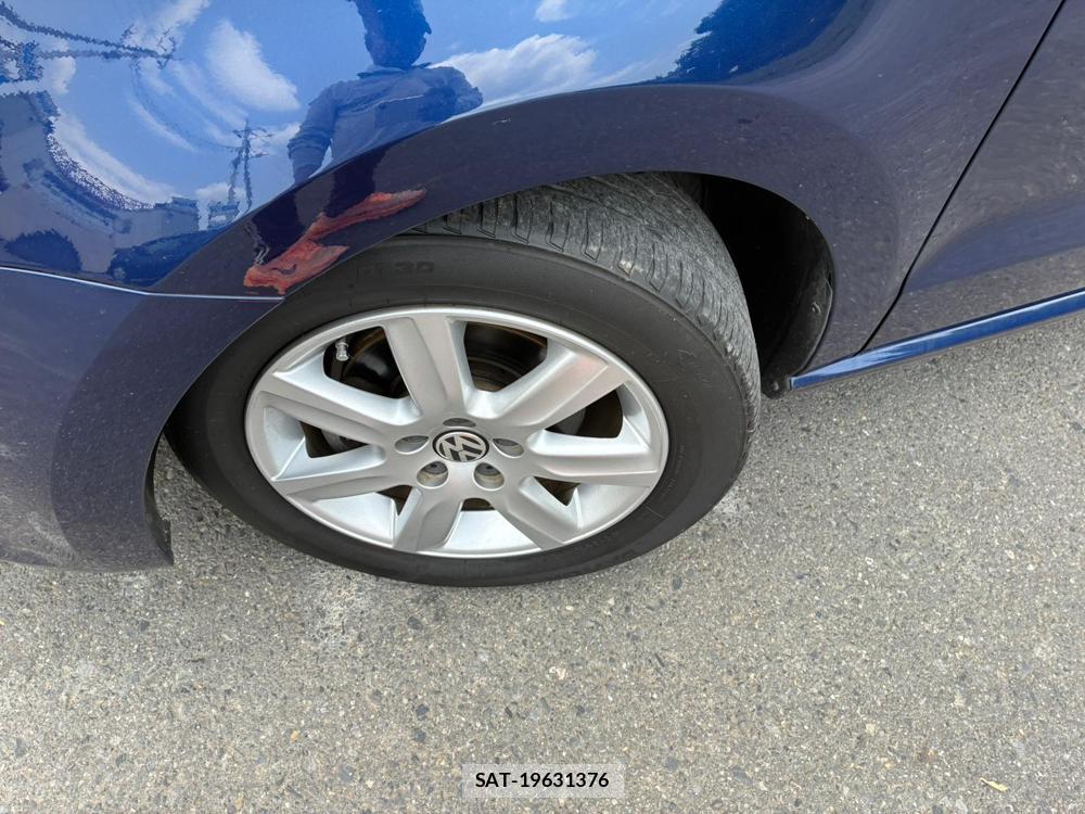 VolksWagen POLO 2012-09 7227988-30