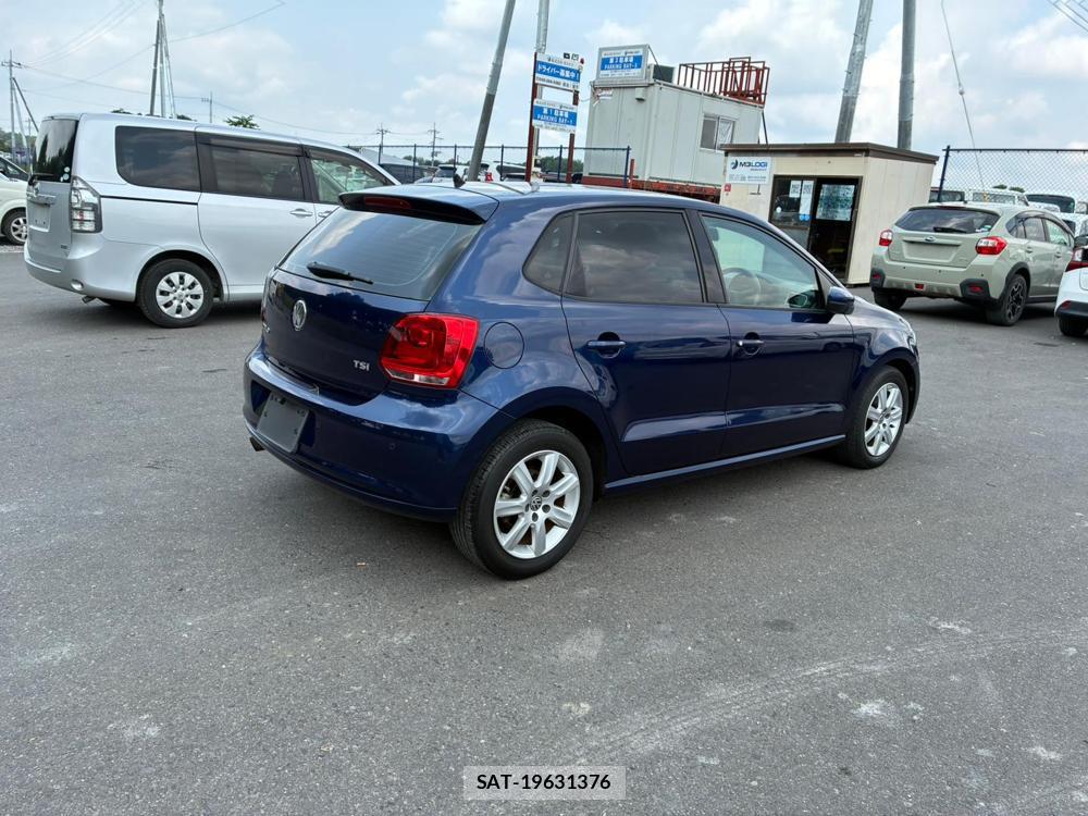 VolksWagen POLO 2012-09 7227988-4