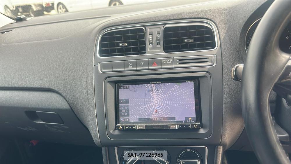VolksWagen POLO 2014 6937242-17